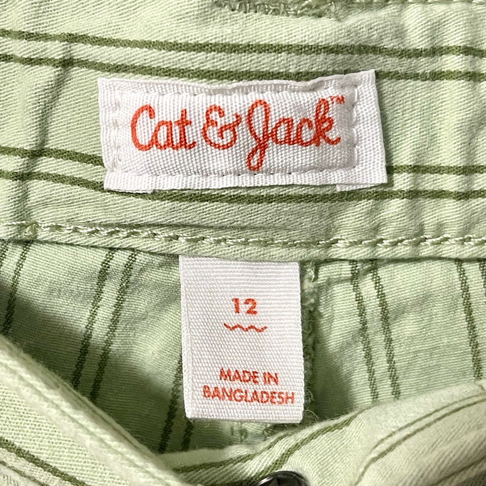 New boys Cat & Jack green stripe knee high shorts with stretch - Picture 4 of 5